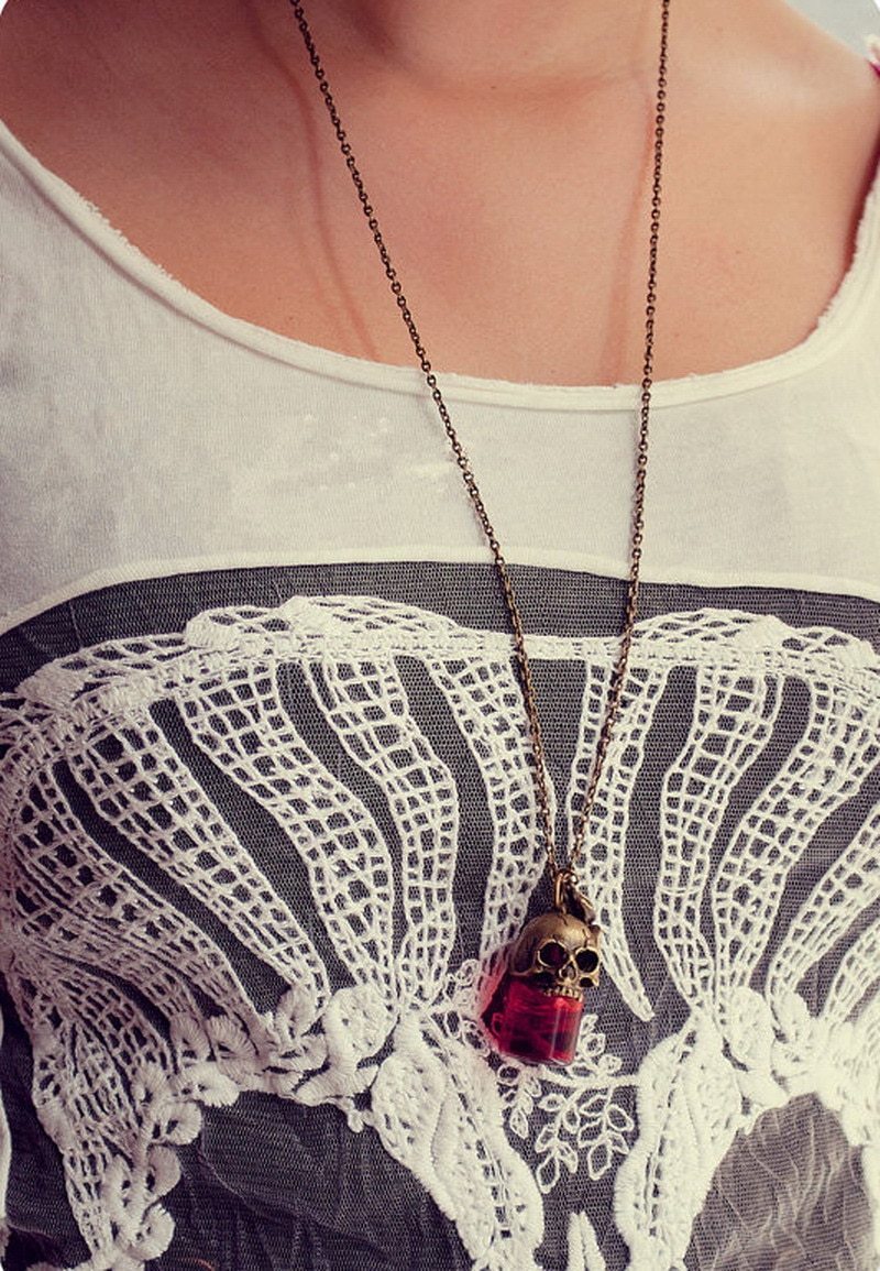 Skull Lovers - Blood Bottle Skull Necklace