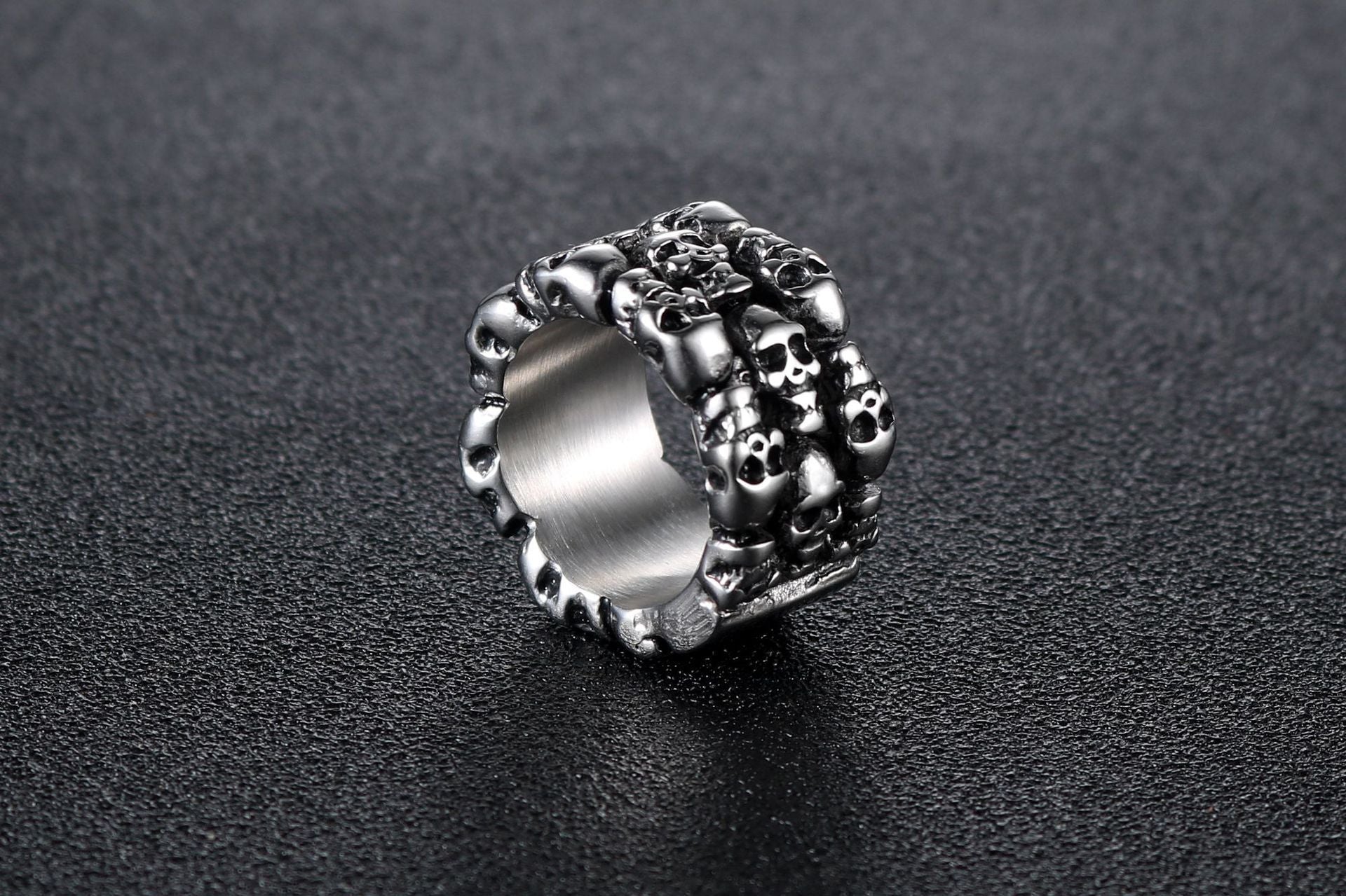 European And American Jewelry Wholesale Titanium Steel Rings Men'S Rings Domineering Personality Nightclub Skull Hand Accessories