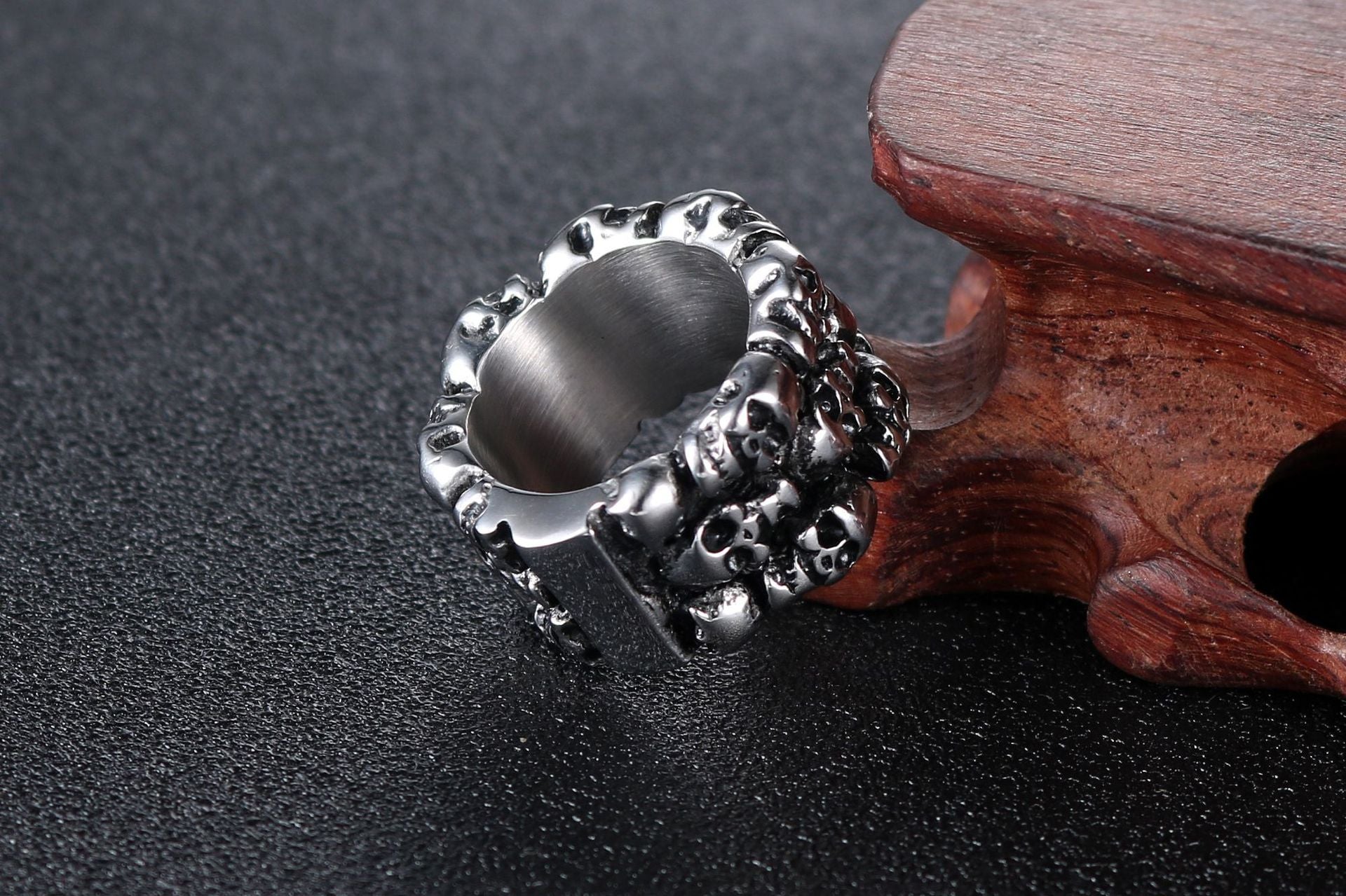 European And American Jewelry Wholesale Titanium Steel Rings Men'S Rings Domineering Personality Nightclub Skull Hand Accessories