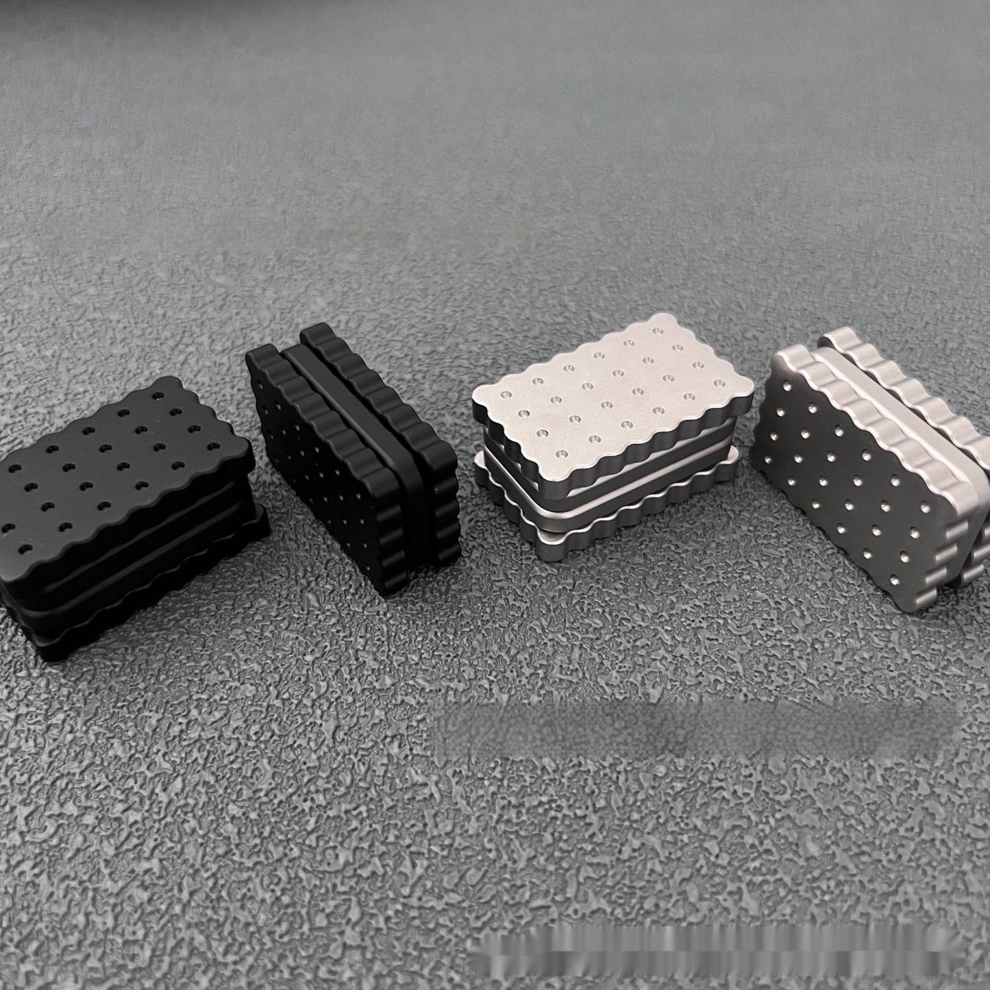 Biscuit 3-layer Rebound Feel Edc Push Card Decompression Toy