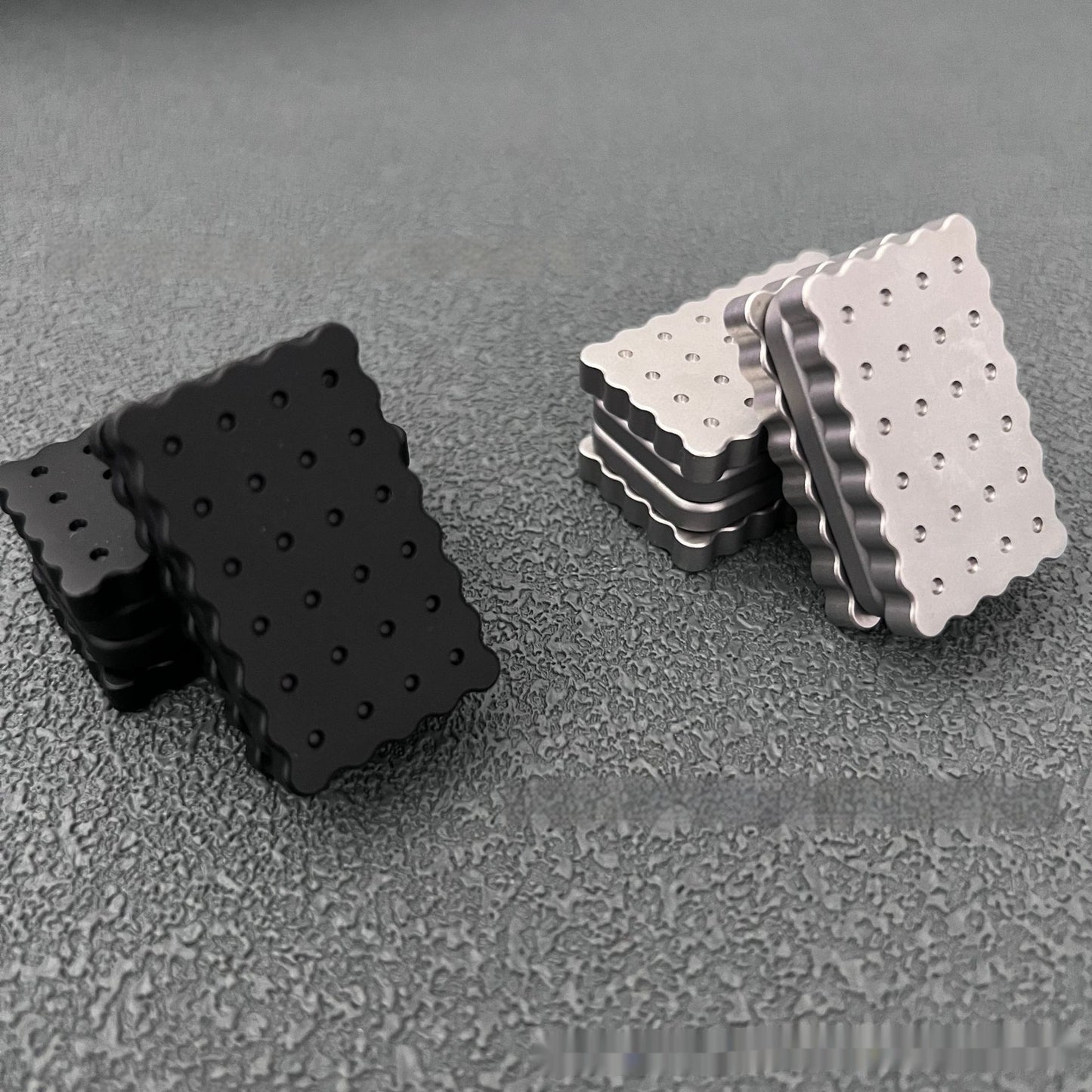 Biscuit 3-layer Rebound Feel Edc Push Card Decompression Toy